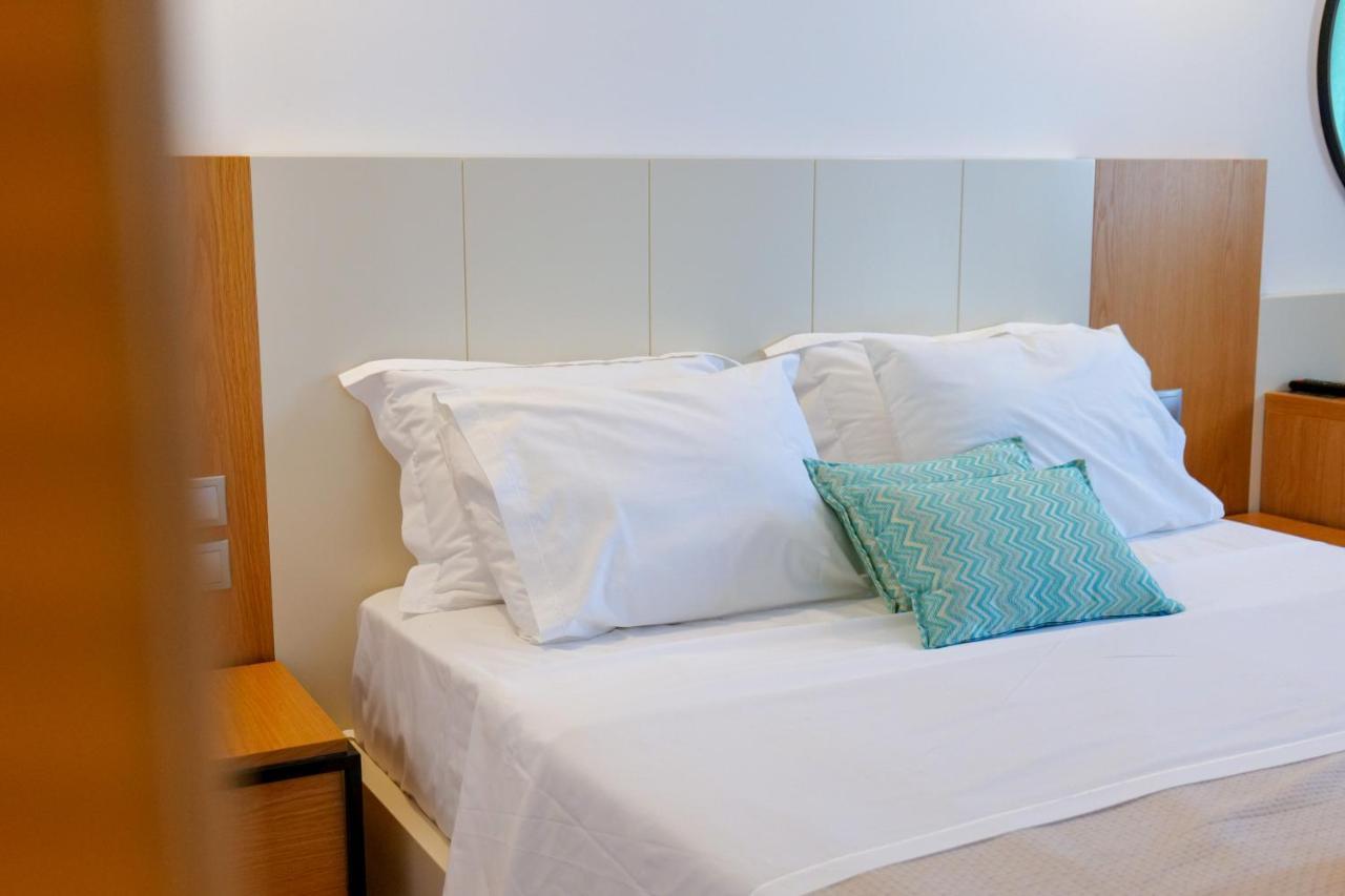 Royal 1967 Bed & Breakfast Himare Ngoại thất bức ảnh
