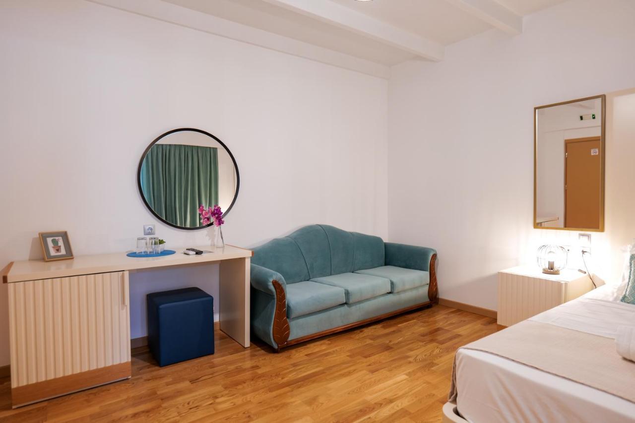 Royal 1967 Bed & Breakfast Himare Ngoại thất bức ảnh