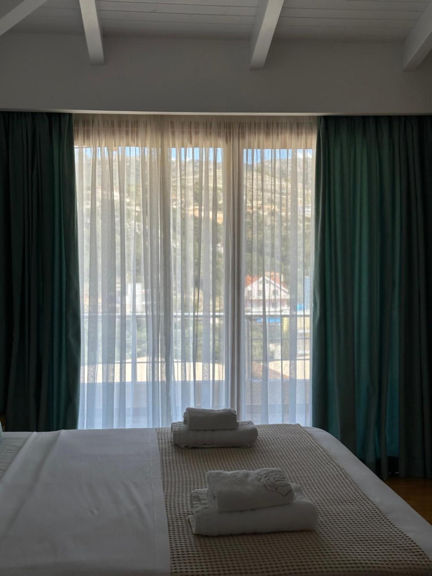 Royal 1967 Bed & Breakfast Himare Ngoại thất bức ảnh